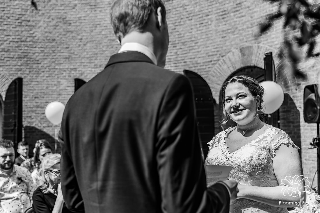Liefdevolle bruidsfotograaf Den Bosch