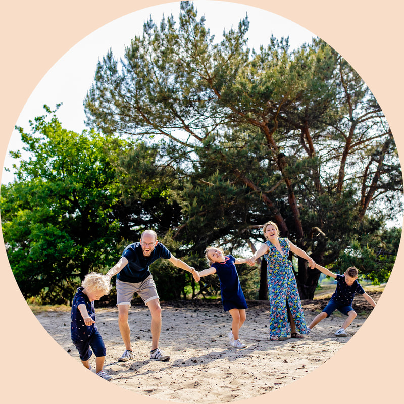 Fotoshoot met gezin op de zandverstuiving in Rosmalen