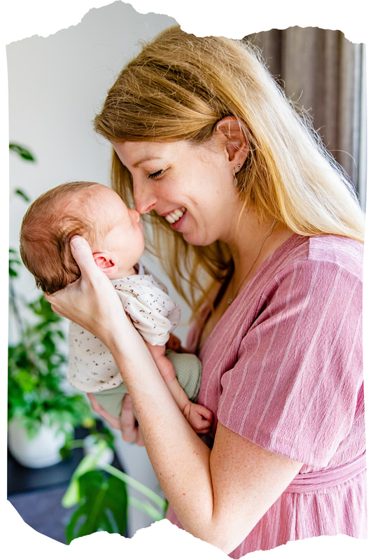 Newborn fotoshoot in Rosmalen met neusjes tegen elkaar